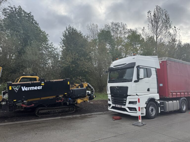 HNT BOHREN - Horizontale boormachine en vrachtwagen