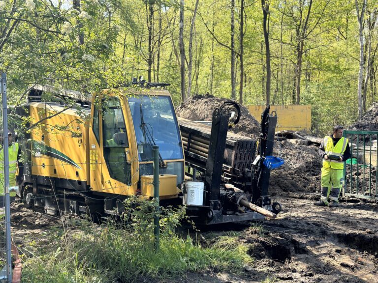 HNT BOHREN - Horizontale boormachine in een bos
